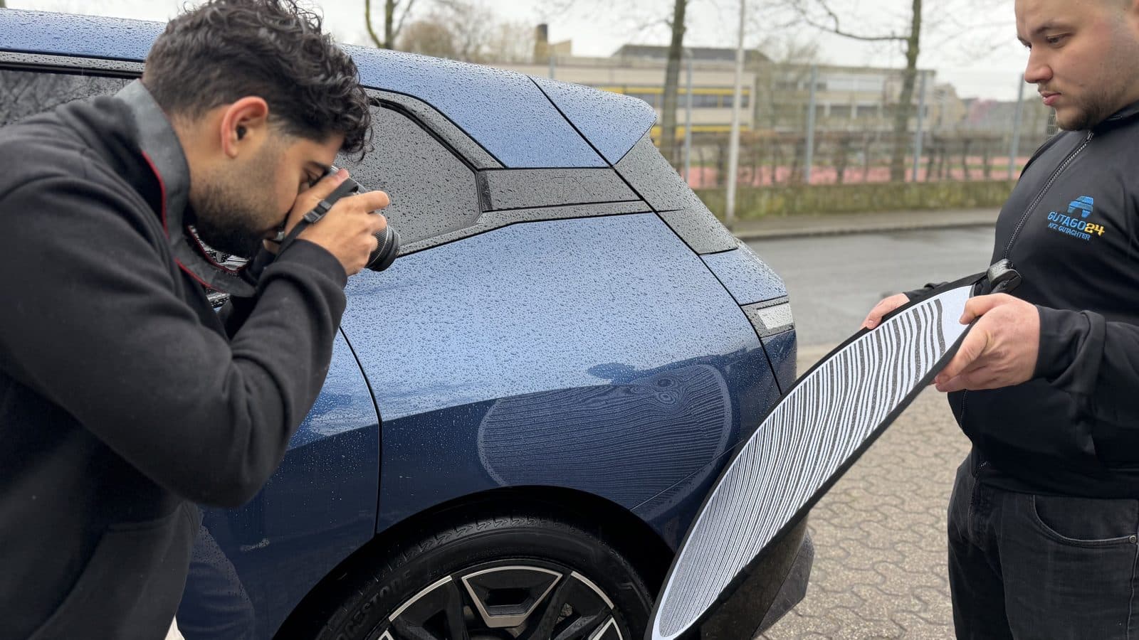 GutaGo24 Team mit PDR-Linienbrett bei Schadensanalyse